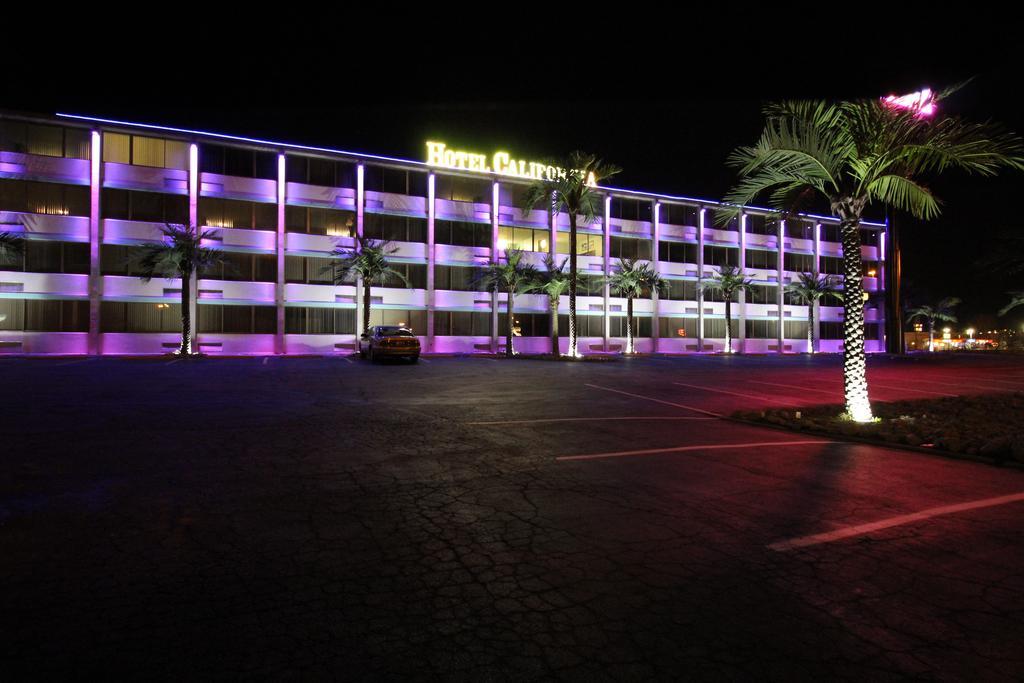 California Palms Hotel And Suites Austintown Kültér fotó