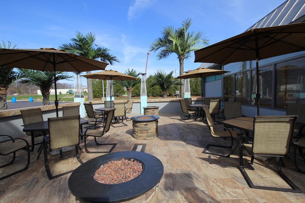 California Palms Hotel And Suites Austintown Kültér fotó