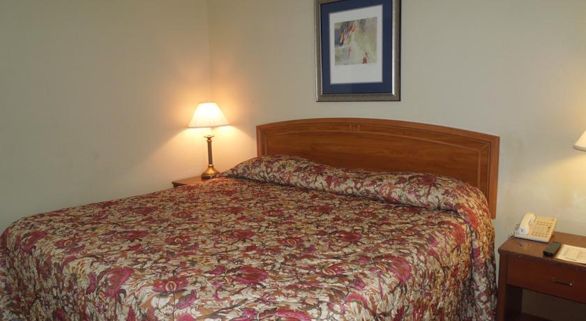 California Palms Hotel And Suites Austintown Szoba fotó