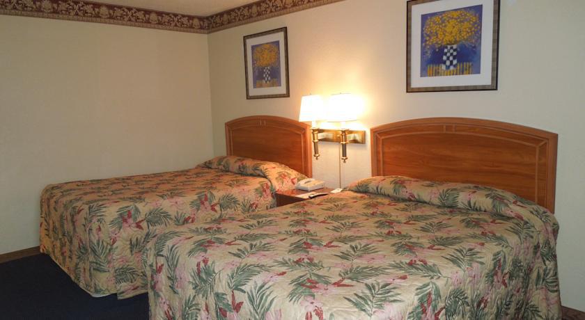 California Palms Hotel And Suites Austintown Szoba fotó