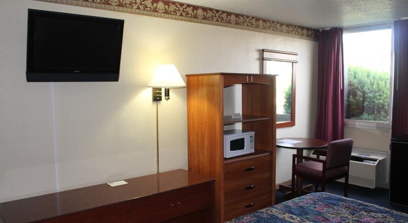 California Palms Hotel And Suites Austintown Szoba fotó