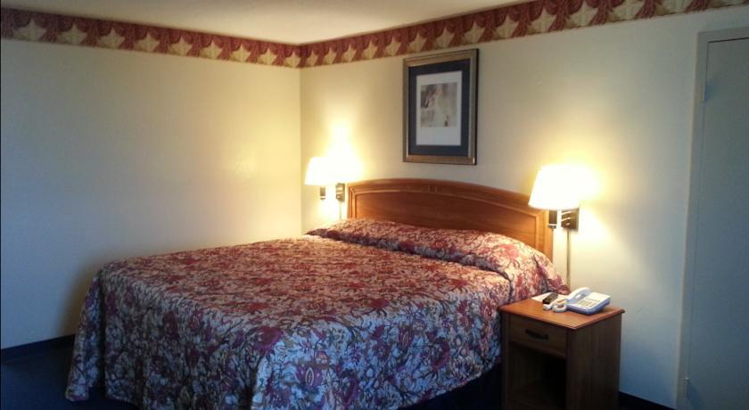 California Palms Hotel And Suites Austintown Szoba fotó